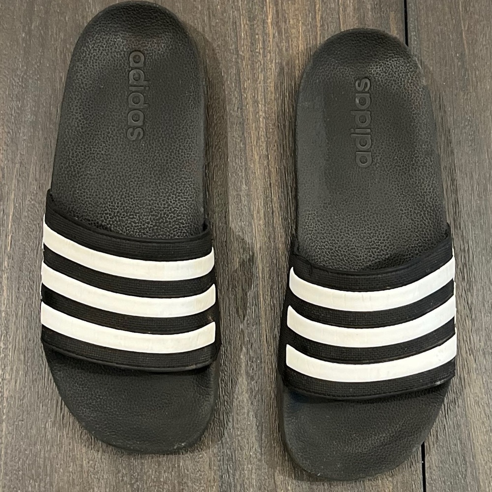 Adidas Black & White Size 5 Flip flop Slides